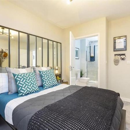 Newly Built Luxury 2 Bed Apartment!!! Londen Buitenkant foto