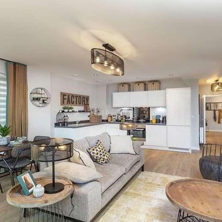 Newly Built Luxury 2 Bed Apartment!!! Londen Buitenkant foto
