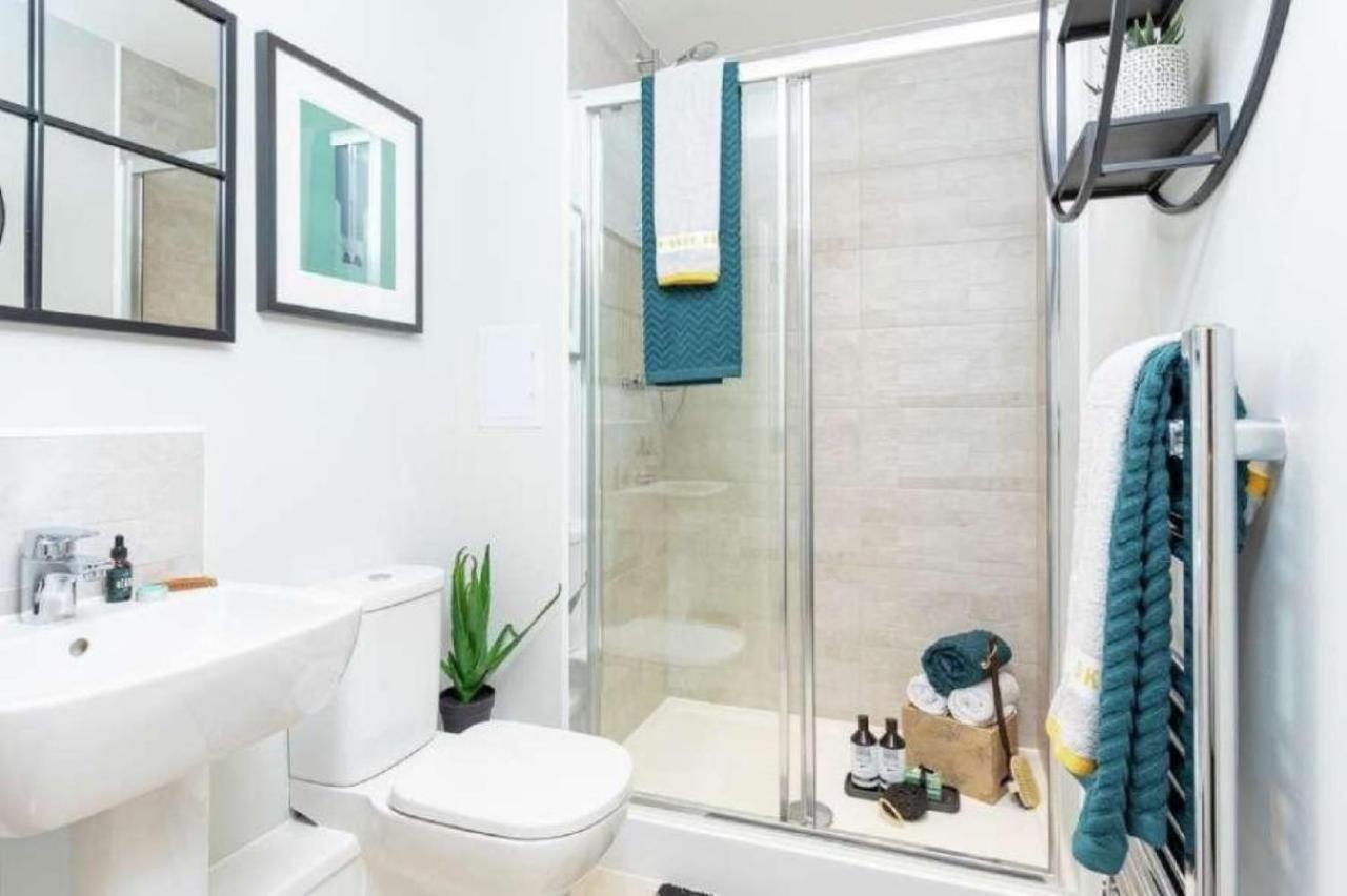 Newly Built Luxury 2 Bed Apartment!!! Londen Buitenkant foto