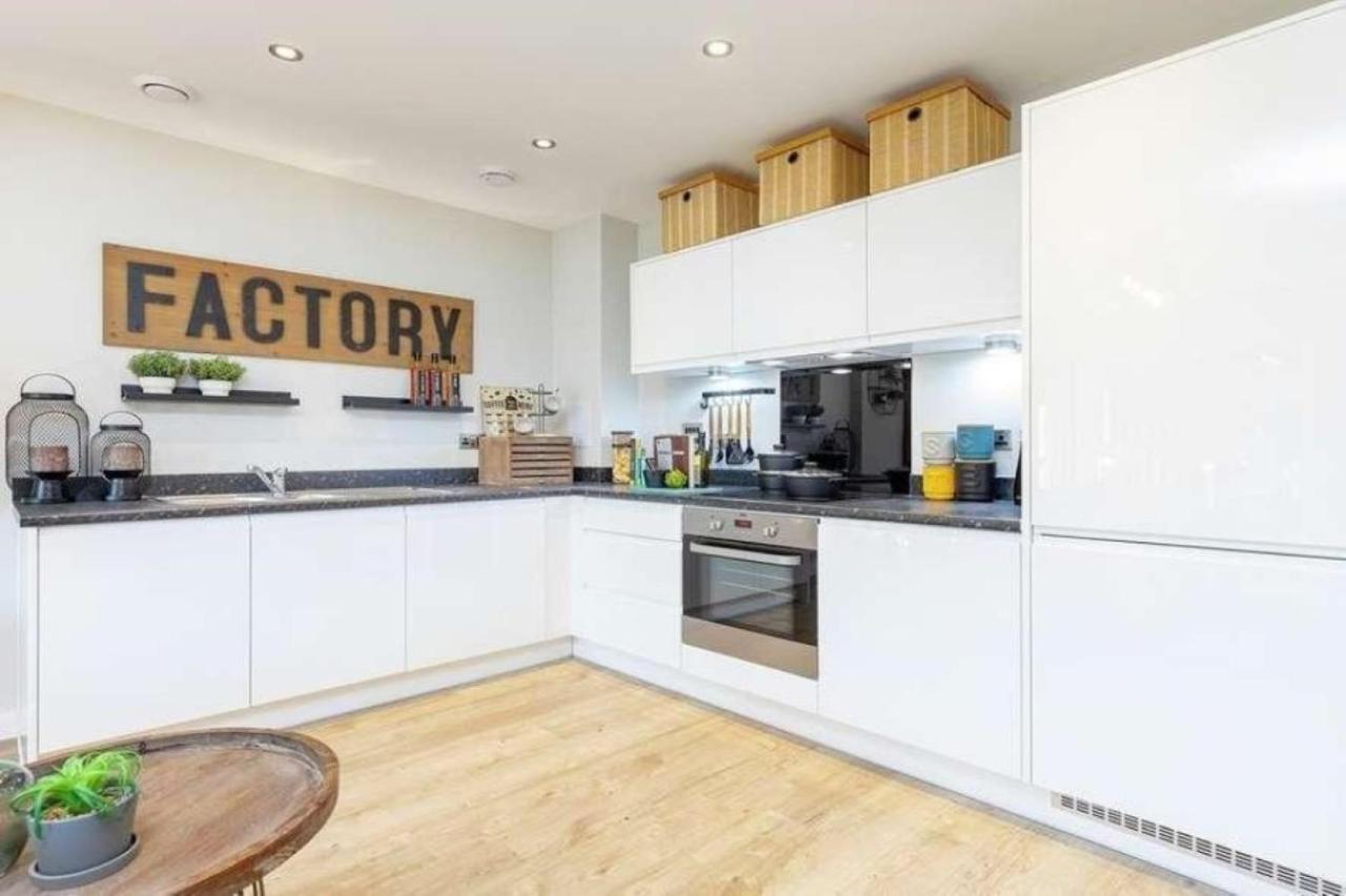 Newly Built Luxury 2 Bed Apartment!!! Londen Buitenkant foto