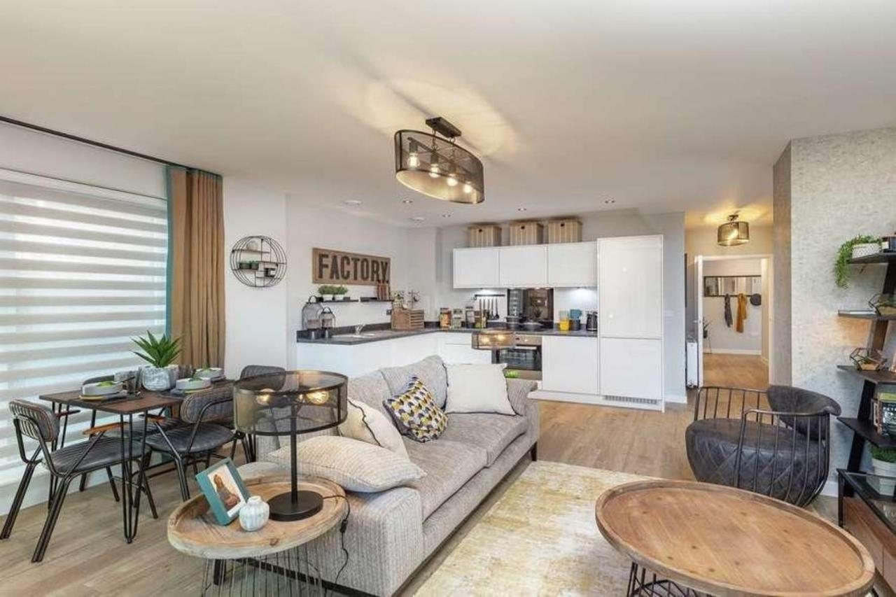 Newly Built Luxury 2 Bed Apartment!!! Londen Buitenkant foto